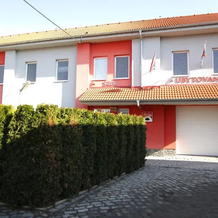 Salur Bed & Breakfast Nové Zámky